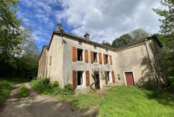  Property for Sale - Period to renovate - chasseneuil-sur-bonnieure  