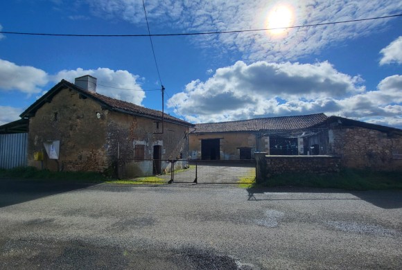  Property for Sale - Barn - chasseneuil-sur-bonnieure  