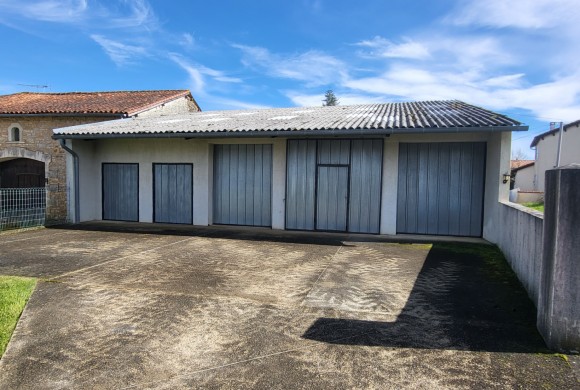  Property for Sale - Warehouse - chasseneuil-sur-bonnieure  